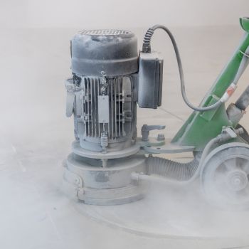 Concrete floor grinding machine